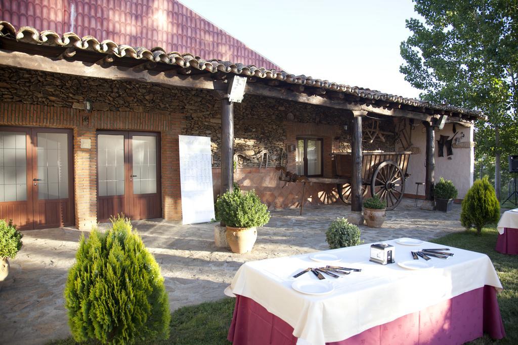 ホテルComplejo Rural El Prado Logrosán エクステリア 写真