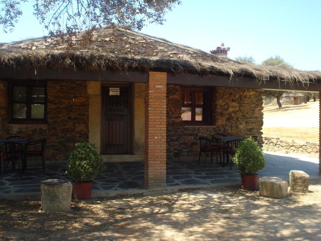 ホテルComplejo Rural El Prado Logrosán エクステリア 写真